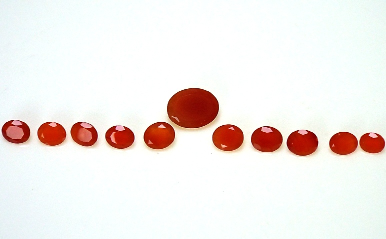 Carnelian Faceted Gemstone Kit of 35 carets with Large Centerstone