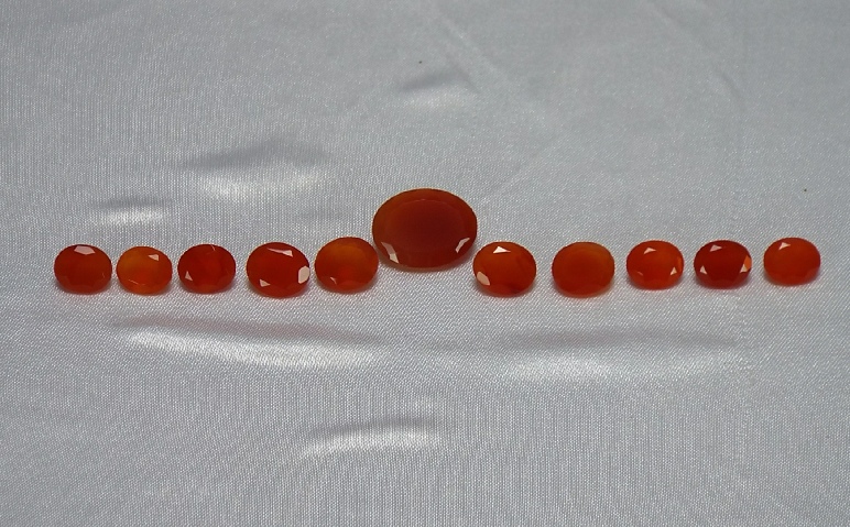 Carnelian Faceted Gemstone Kit of 35 carets with Large Centerstone