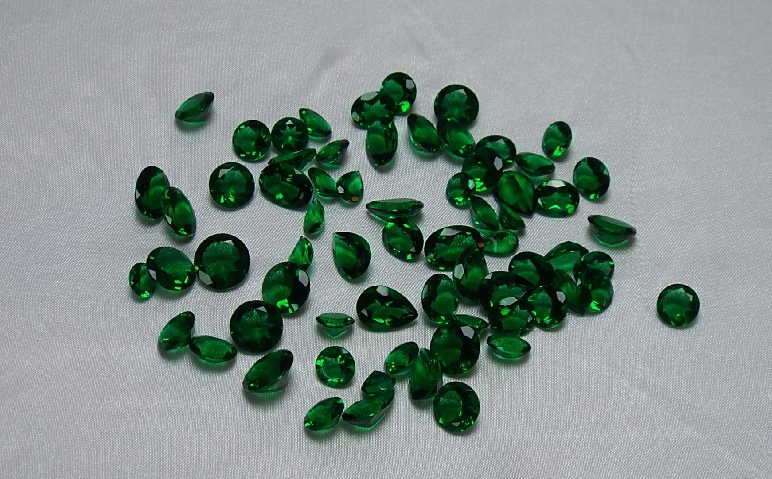 Green Chromere Quartz Gemstone Lot of 200 Carets