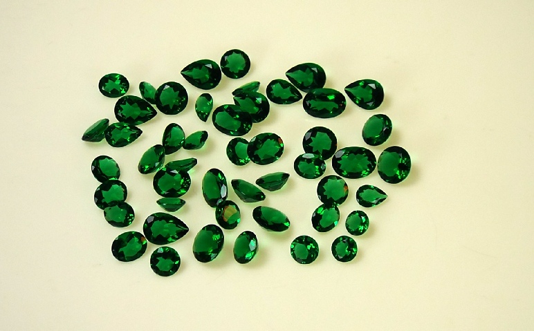 Green Chromere Quartz Gemstone Lot of 200 Carets