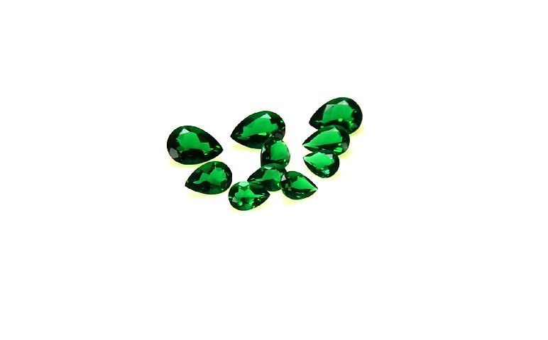 Green Chromere Faceted Gemstone Kit of 25 carets in Pear Shapes