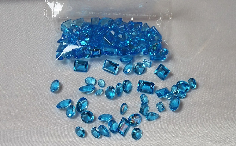 Topaz Faceted Gemstone Lot of 200 carets in Open Bag